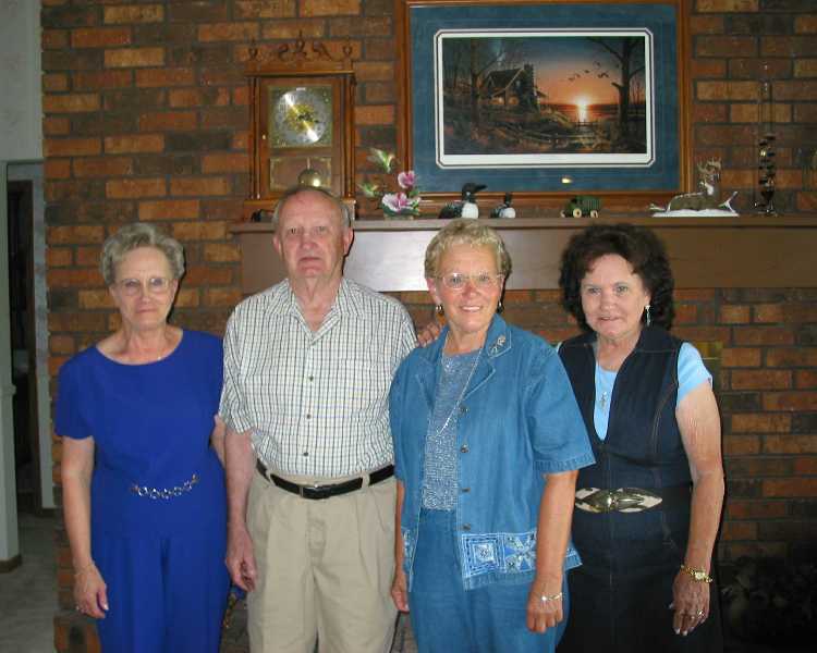 4ofuskids2.jpg (44778 bytes)