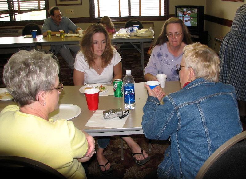 girls.jpg (84992 bytes)