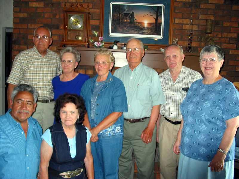 groupshot2.jpg (52574 bytes)